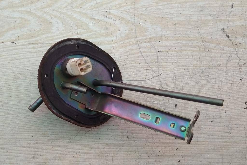 насос топливный Mazda 626 GE 1991, 2.0 л., i, бензин, АКПП, седан, передний привод, KL19-13-35ZB - фото №1