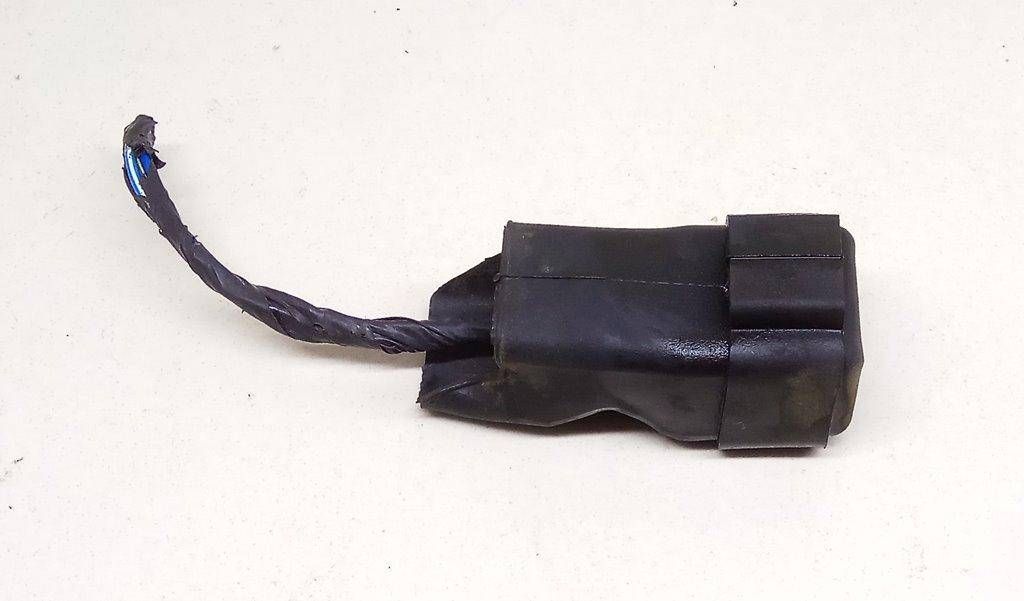 реле (прочие) Mazda 626 GF 1997, 2.0 л., i, бензин, 5МКПП, серебристый, хетчбэк 5 дв., передний привод, H450 - фото №1