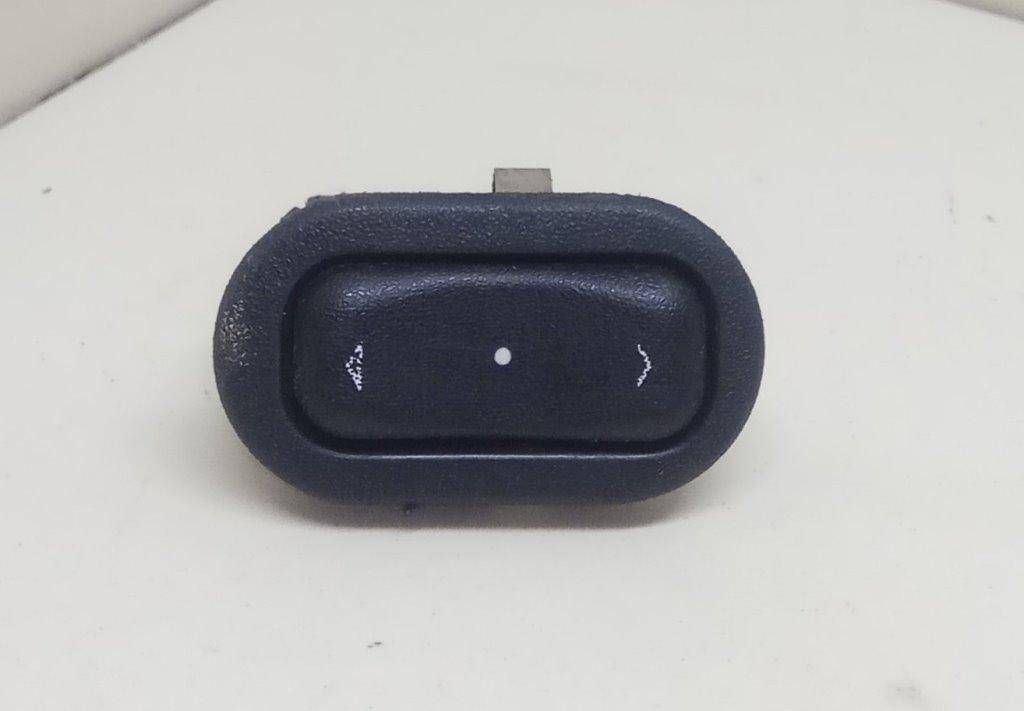 кнопка стеклоподъемника двери задней Opel Zafira 1 поколение (A) 2000, 1.6 л., i, Z 16 XE, бензин, МКПП, серебристый, минивэн, передний привод, 90561388, 13363100 - фото №1