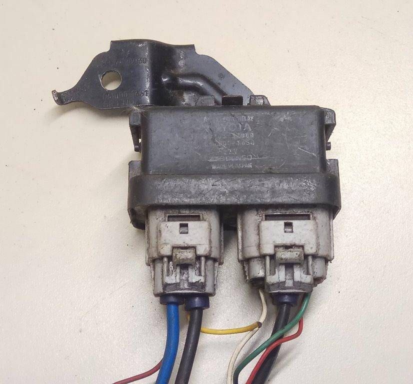 реле накала свечей Toyota Corolla 7 поколение (E100) 1995, 2.0 л., дизель, 0610001650, DENSO - фото №1