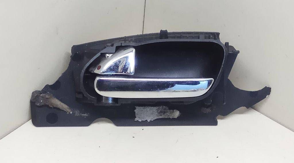ручка внутренняя передняя левая Peugeot 607 1 поколение 2002, 2.2 л., 4HX (DW12TED4/FAP), дизель, МКПП, седан, передний привод, 9629160777 - фото №1