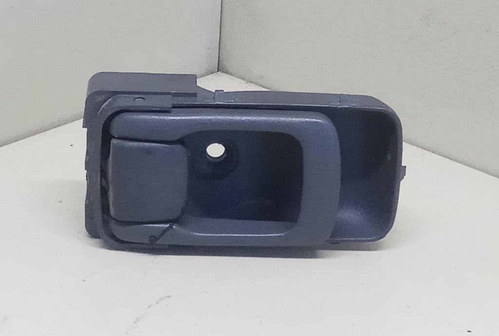 ручка внутренняя задняя правая Nissan Almera N15 1997, 1.4 л., i, GA14DE, бензин, МКПП, бордо, хетчбэк 5 дв., передний привод, 806701N000, 806701N001 - фото №1