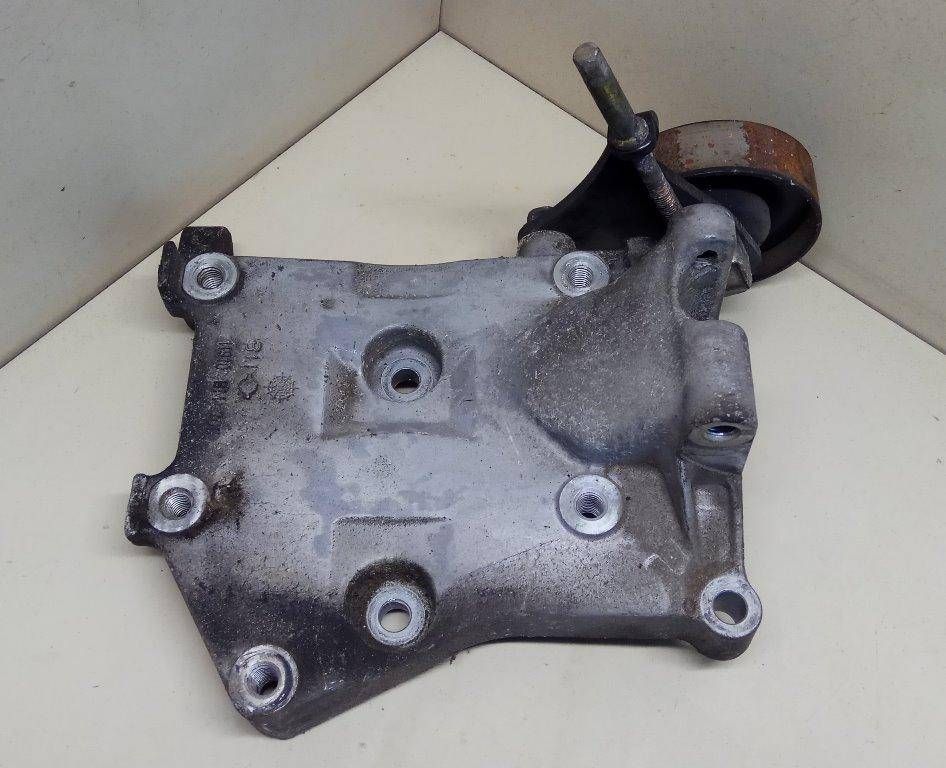 кронштейн генератора Nissan Almera N16 2001, 1.8 л., i, QG18DE, бензин, МКПП, серебристый, хетчбэк 5 дв., передний привод, 11910BM700 - фото №1