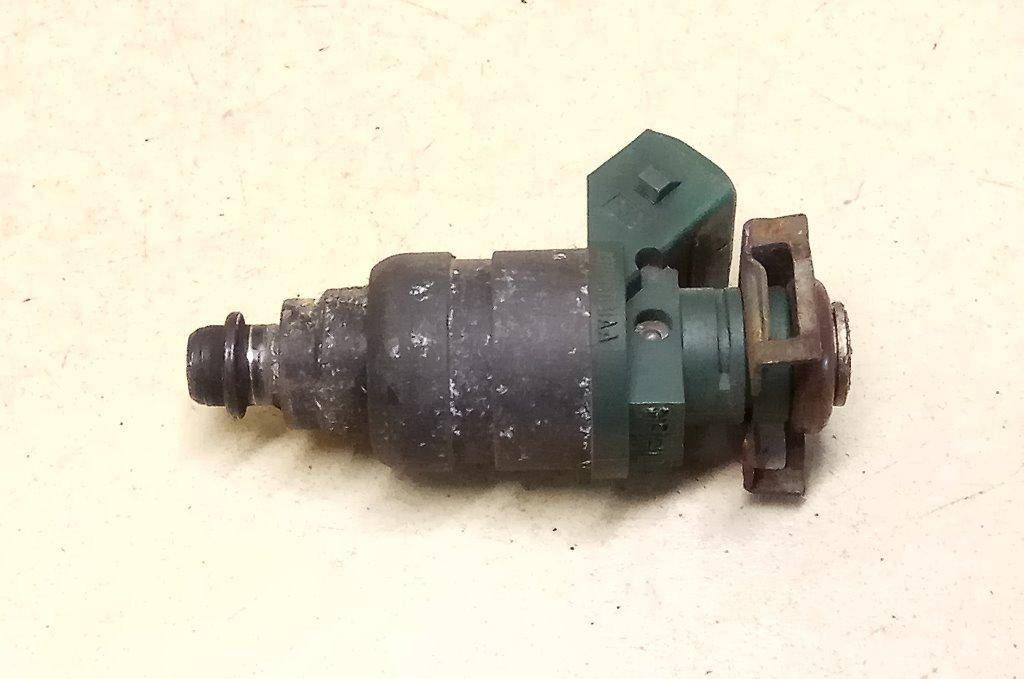 форсунка Audi A3 8L 1997, 1.6 л., i, бензин, 037906031AA - фото №1