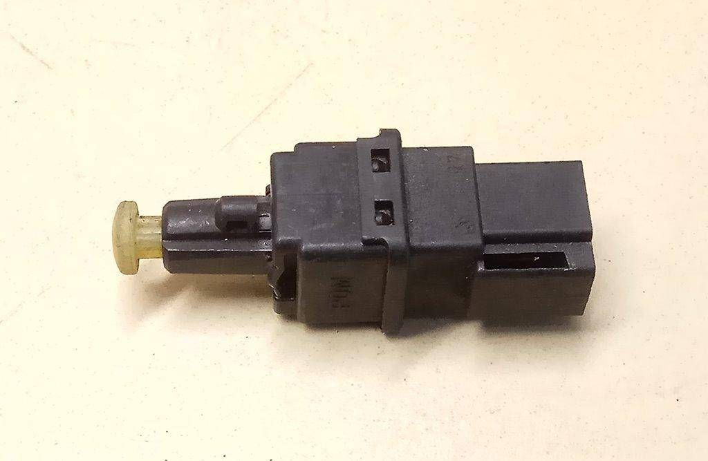 выключатель концевой (концевик) Nissan Micra 2 поколение (K11) 1997, 1.0 л., i, CG10DE, бензин, МКПП, голубой, хетчбэк 3 дв., передний привод - фото №1