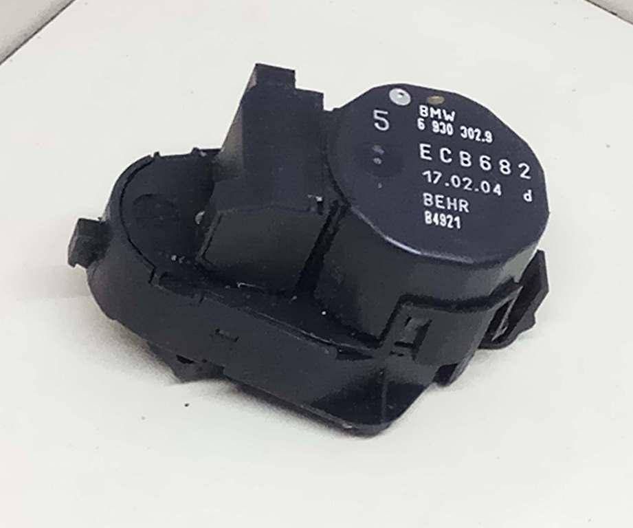 моторчик заслонки печки BMW 5 серия E60/E61 2004, 2.5 л., i, M54 B25 (256S5), бензин, АКПП, серый, седан, задний привод, 69303029 - фото №1