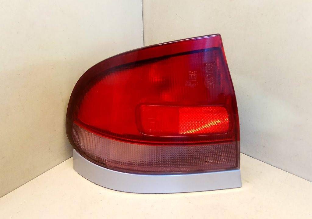 фонарь задний левый Mazda 626 GE 1994, хетчбэк 5 дв. - фото №1