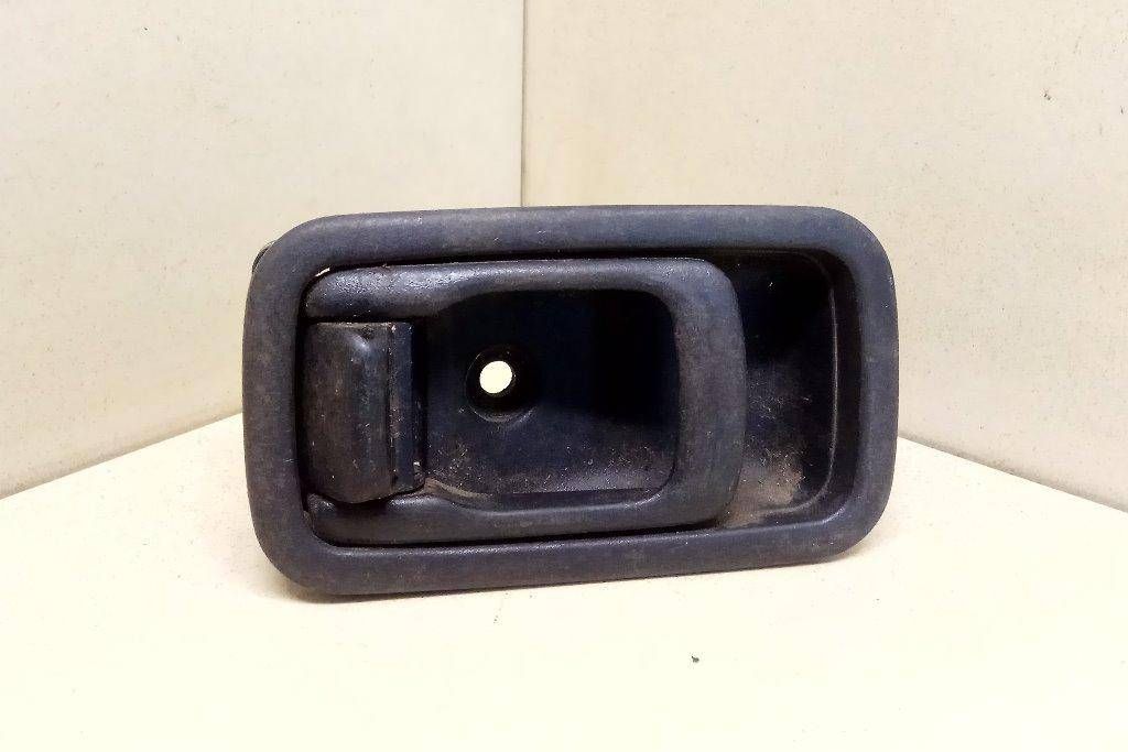 ручка внутренняя передняя правая Nissan Sunny N14 1991, 2.0 л., CD20, дизель, МКПП, белый, седан, передний привод, 8067050Y03 - фото №1