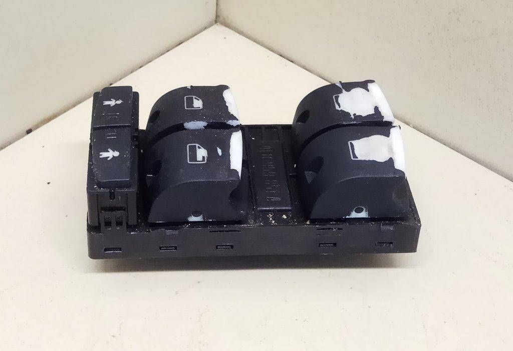 кнопка стеклоподъемника двери передней левой Audi Q7 4L 2007, 3.6 л., i, BHK, бензин, АКПП, белый, внедорожник 5 дв., полный привод, 4F0959851A - фото №1