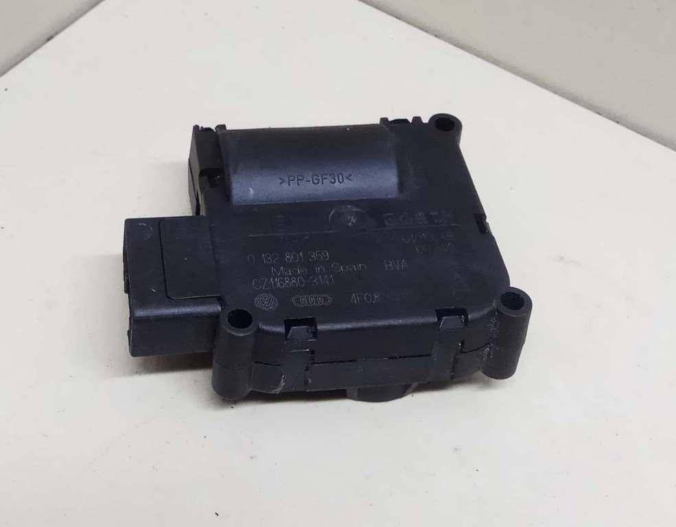 моторчик заслонки печки Audi A6 4F/C6 2006, 3.2 л., i, BKH, бензин, АКПП, тёмно-синий, седан, передний привод, 132801359 - фото №1