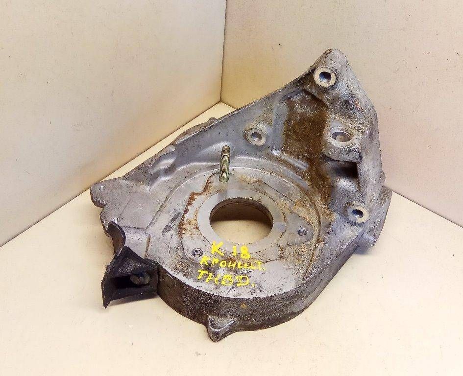 кронштейн ТНВД Citroen C5 1 поколение 2001, 2.2 л., HDi, 4HX (DW12TED4/FAP), дизель, 5МКПП, серебристый, универсал, передний привод, 96365905 - фото №1