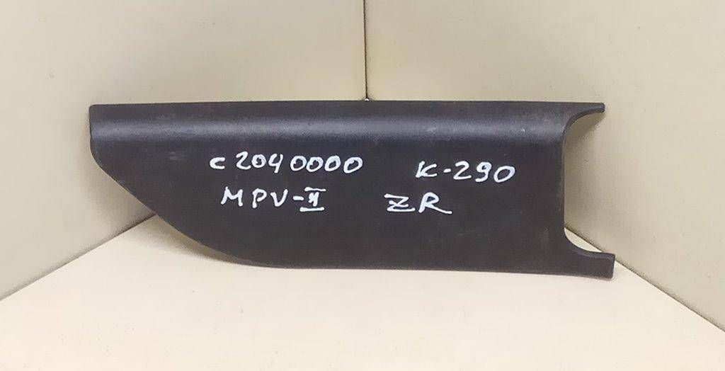 пластик Mazda MPV LW 2000, 2.0 л., дизель, МКПП, серебристый, минивэн, передний привод - фото №1