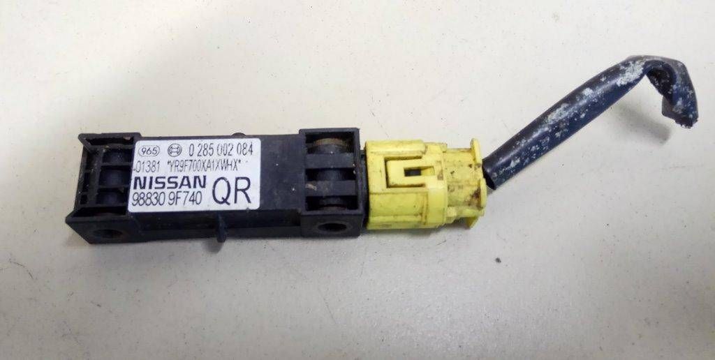 датчик удара Nissan Primera P11 1998, 0285002084, 988309F740 - фото №1