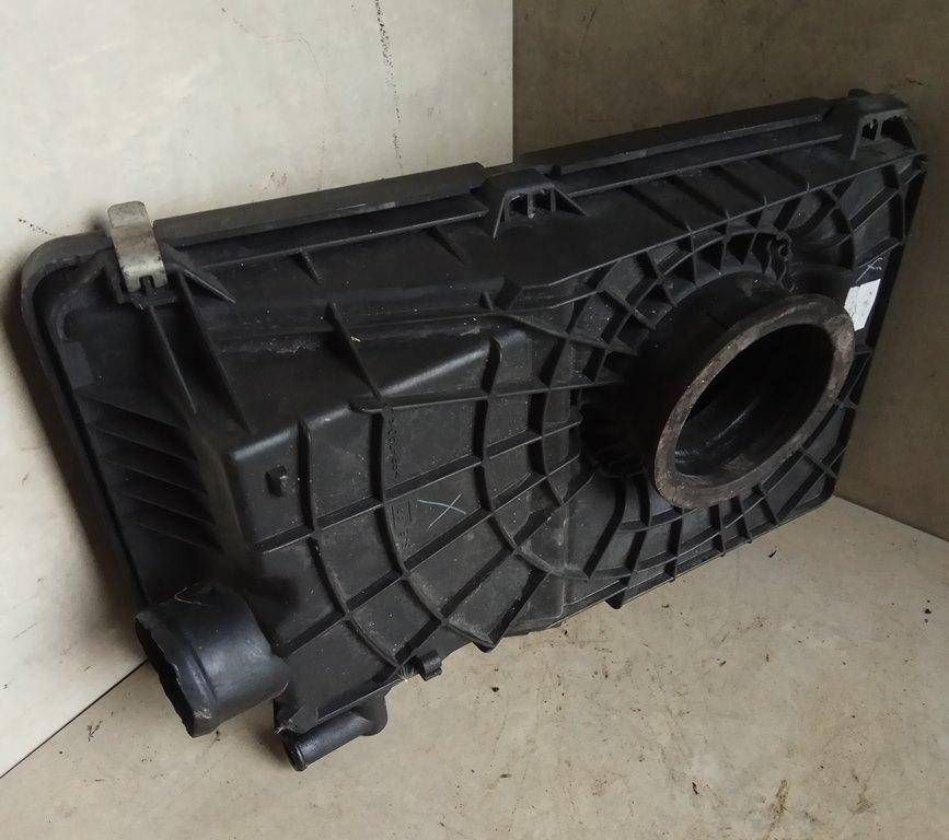 корпус воздушного фильтра Nissan Micra 2 поколение (K11) 1997, 1.0 л., i, CG10DE, бензин, МКПП, голубой, хетчбэк 3 дв., передний привод - фото №1