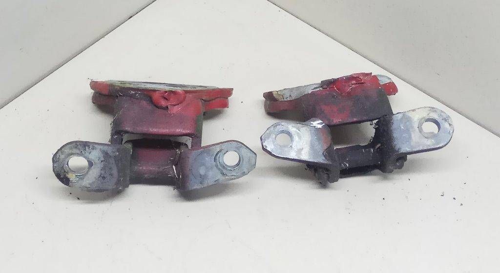 петля двери Nissan Primera P10 1995, красный, хетчбэк 5 дв. - фото №1