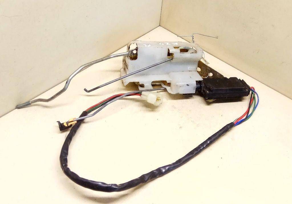 замок двери передней левой Mazda 323F BA 1996, 1.5 л., i, Z5-DE, бензин, МКПП, зеленый, хетчбэк 5 дв., передний привод, BC5D-59-310E - фото №1