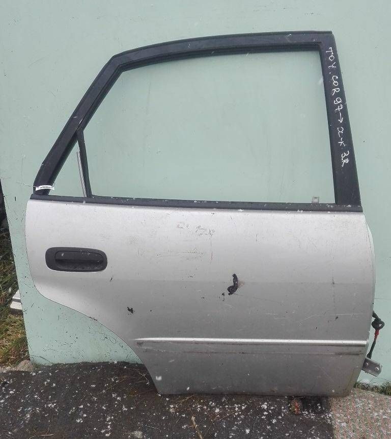 ограничитель открывания двери Toyota Corolla 8 поколение (E110) 1999, серый, хетчбэк 5 дв. - фото №1