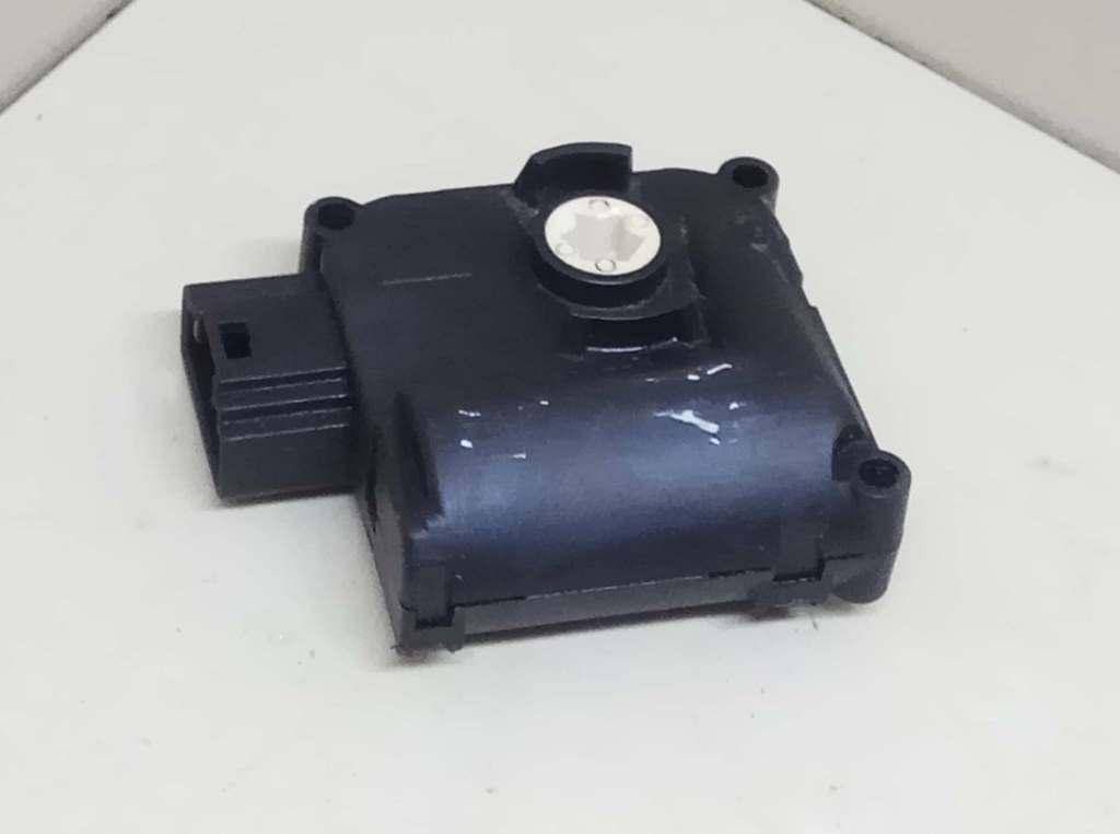моторчик заслонки печки Audi A6 4F/C6 2006, 3.2 л., i, BKH, бензин, АКПП, тёмно-синий, седан, передний привод, 132801359 - фото №1