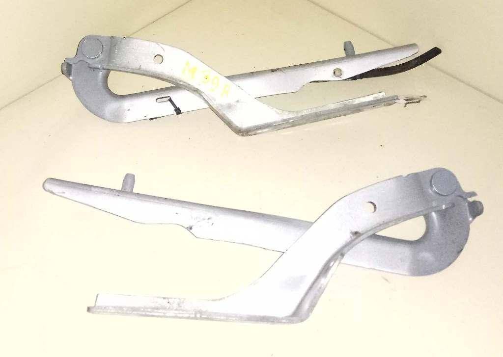 петля капота правая Peugeot 307 1 поколение 2002, 2.0 л., HDi, RHS (DW10ATED), дизель, МКПП, серебристый, хетчбэк 5 дв., передний привод, 7912A8 - фото №1