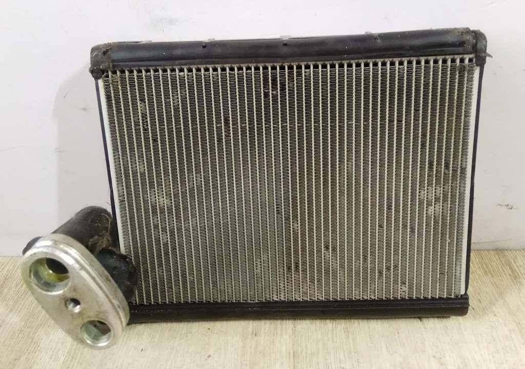радиатор отопителя (печки) Audi A6 4F/C6 2005, 3.2 л., i, BKH, бензин, АКПП, серебристый, седан, передний привод, 4F0820103 - фото №1