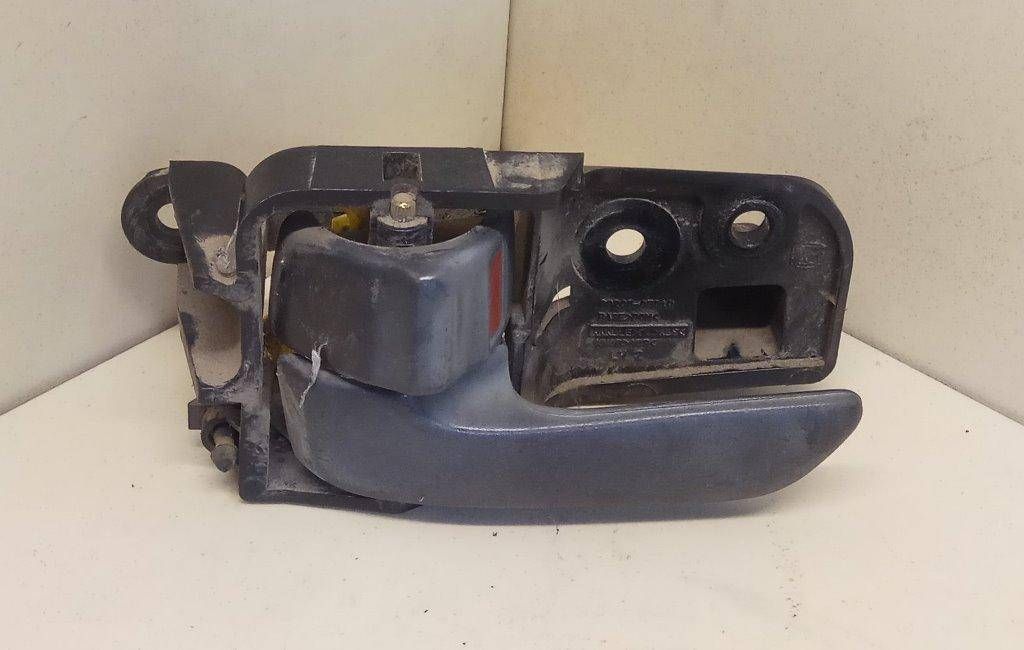 ручка внутренняя задняя левая Toyota Carina E 1 поколение T190 1995, зелёный, хетчбэк 5 дв. - фото №1