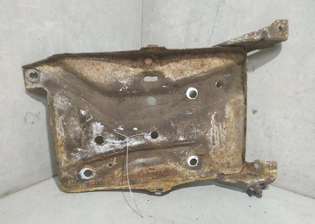 полка аккумулятора Nissan Sunny N14 1991, 2.0 л., CD20, дизель, МКПП, белый, седан, передний привод, 6486057J00 - фото №1