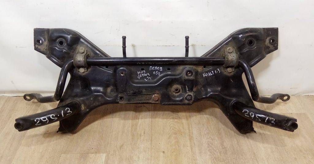 балка подвески передняя (подрамник) Mitsubishi Colt 6 поколение (Z20/Z30) 2005, 1.3 л., 4000A245, MR977566 - фото №1