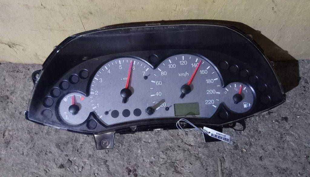 щиток приборов (приборная панель) Ford Focus 1 поколение 2001, 1.4 л., i, бензин, 5МКПП, бордо, хетчбэк 5 дв., передний привод, 98AB10849 - фото №1