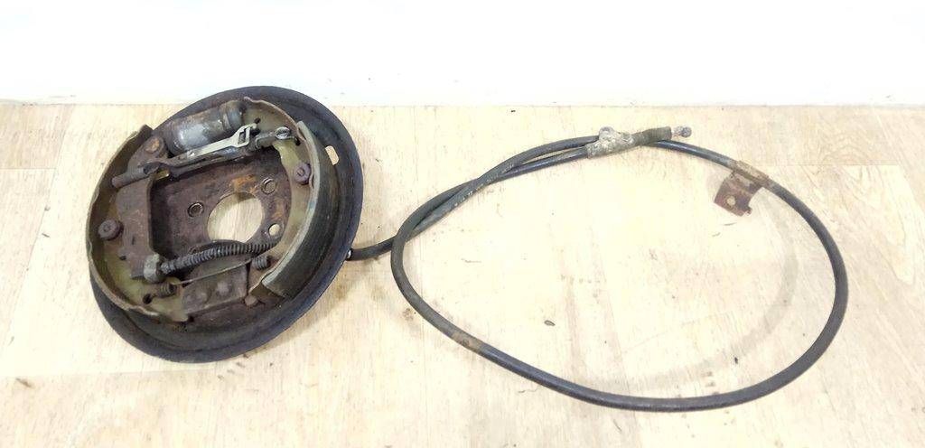 защитный кожух тормозного механизма Nissan Primera P10 1994 - фото №1
