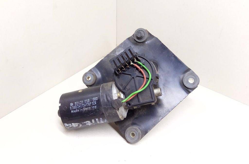 моторчик передних стеклоочистителей (дворников) Mitsubishi Carisma 1 поколение 1999, BOSCH, 0390241114 - фото №1