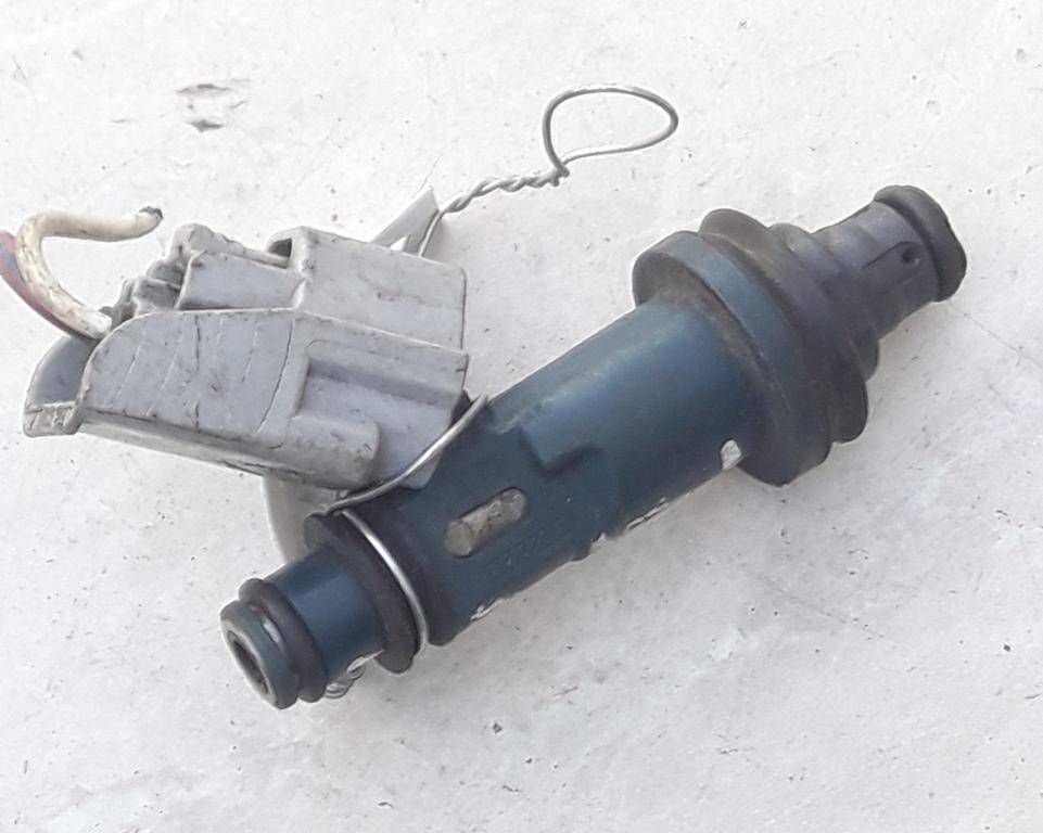 форсунка Toyota Camry 5 поколение XV20 1999, 3.0 л., i, бензин, 23250-20020 - фото №1