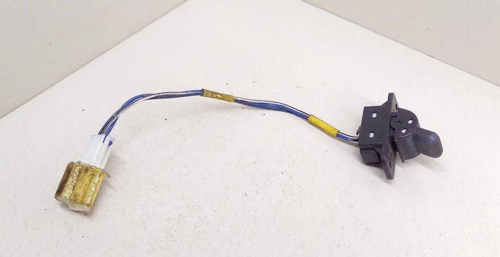 кнопка стеклоподъемника двери передней левой Nissan Primera P10 1995, зелёный, 459-5D89 - фото №1