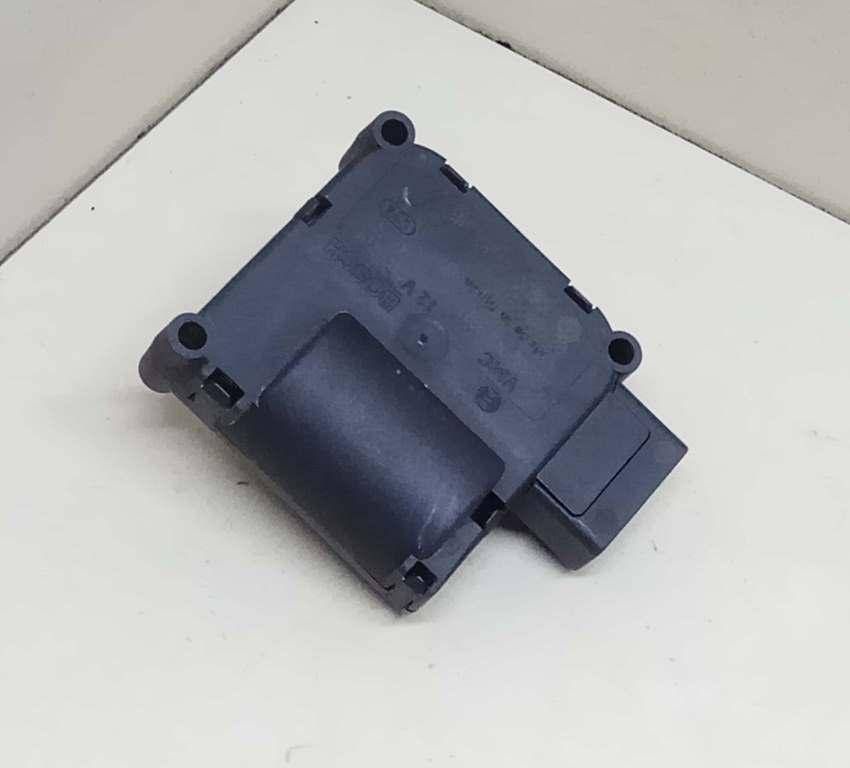 моторчик заслонки печки Audi A6 4F/C6 2006, 3.2 л., i, BKH, бензин, АКПП, тёмно-синий, седан, передний привод, 132801369 - фото №1