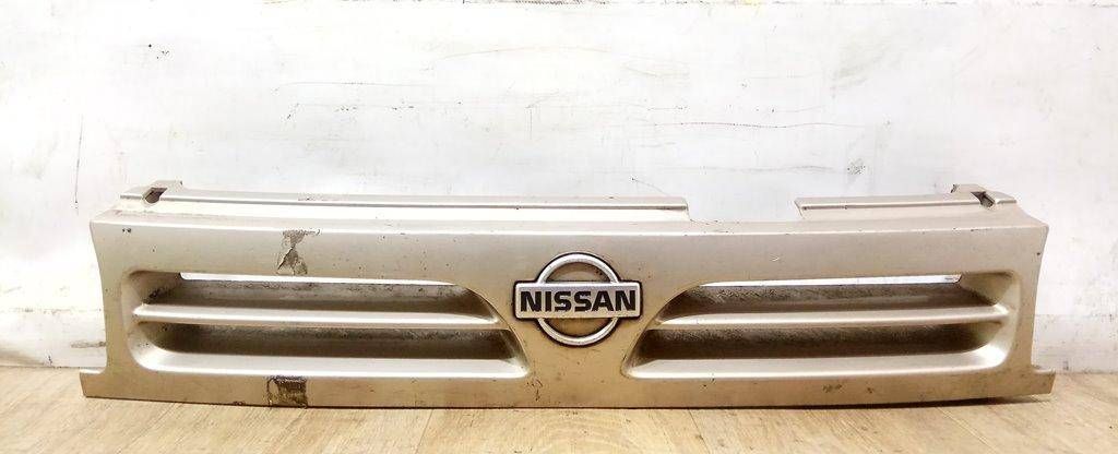 решетка радиатора Nissan Primera P10 1995, бежевый - фото №1