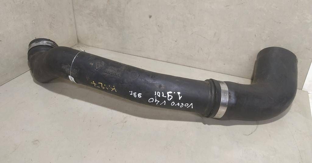 патрубок интеркулера Volvo V40 1 поколение 1999, 1.9 л., дизель, МКПП, универсал, 30617190 - фото №1