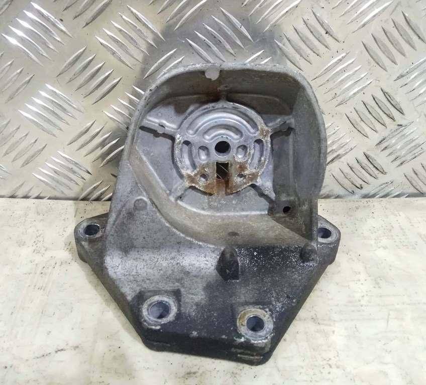 кронштейн двигателя Volvo XC90 1 поколение 2003, 2.9 л., i, бензин, АКПП, серый, внедорожник 5 дв., полный привод, 8634894 - фото №1