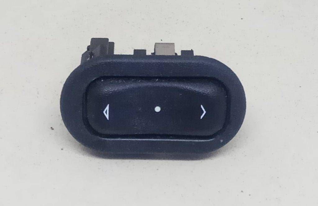 кнопка стеклоподъемника двери задней Opel Zafira 1 поколение (A) 2000, 1.6 л., i, Z 16 XE, бензин, МКПП, серебристый, минивэн, передний привод, 90561388, 13333100 - фото №1