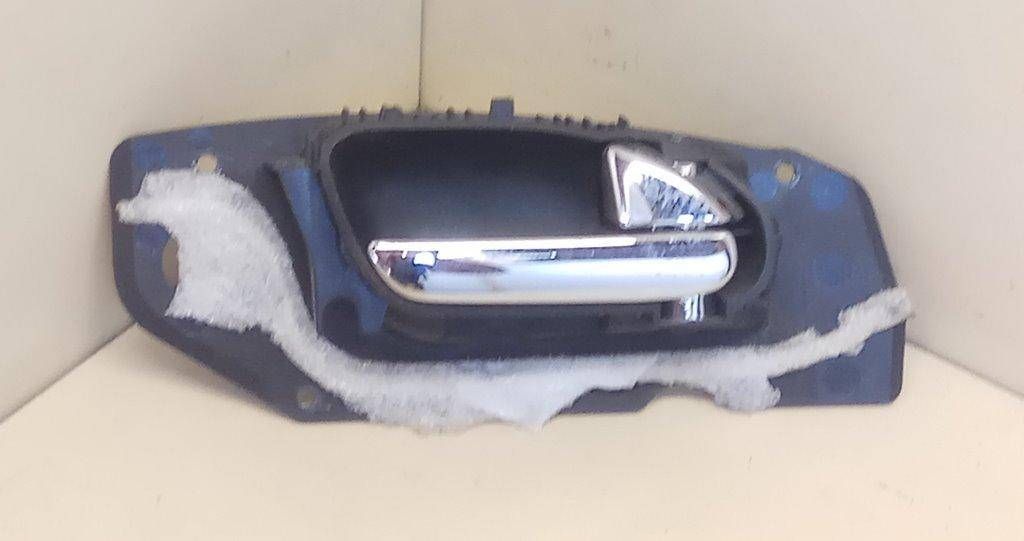 ручка внутренняя передняя правая Peugeot 607 1 поколение 2002, 2.2 л., 4HX (DW12TED4/FAP), дизель, МКПП, седан, передний привод, 9629160577 - фото №1