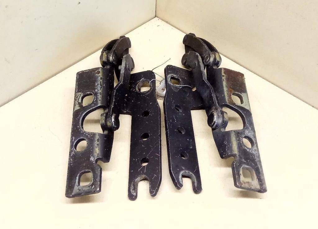 петля капота BMW 7 серия E65/E66/E67 E65 2003, 4.4 л., i, M62 B44 (448S1), бензин, АКПП, черный, седан, задний привод, 41617210671, 41617210672 - фото №1