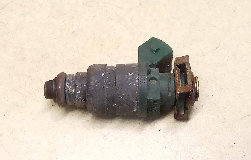 форсунка Audi A3 8L 1997, 1.6 л., i, бензин, 037906031AA - фото №1