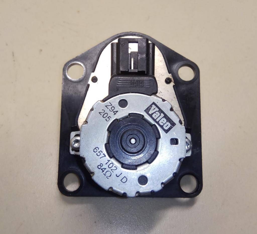 моторчик заслонки печки Peugeot 607 1 поколение 2002, 2.2 л., 4HX (DW12TED4/FAP), дизель, МКПП, седан, передний привод, 657102JD - фото №1