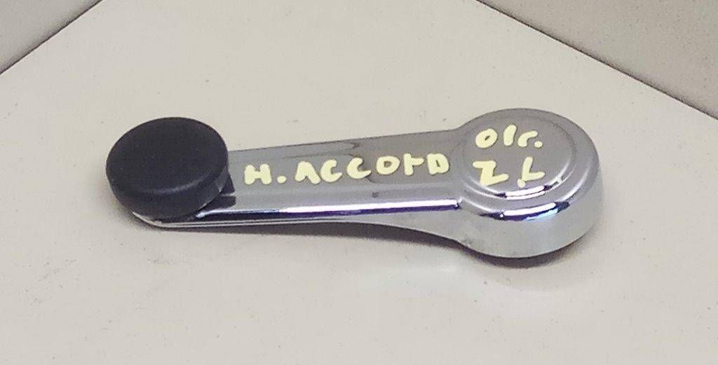 ручка стеклоподъемника задней левой Honda Accord 6 поколение 2001 - фото №1
