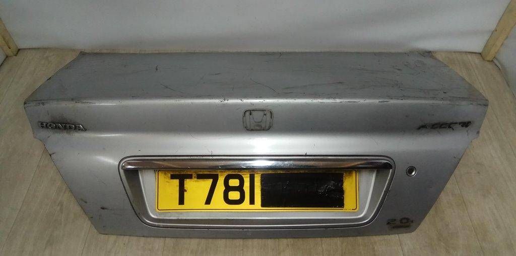крышка багажника (дверь 3-5) Honda Accord 6 поколение 2000, серебристый, седан, SOSTOYANIE, OTLICHNOE - фото №1