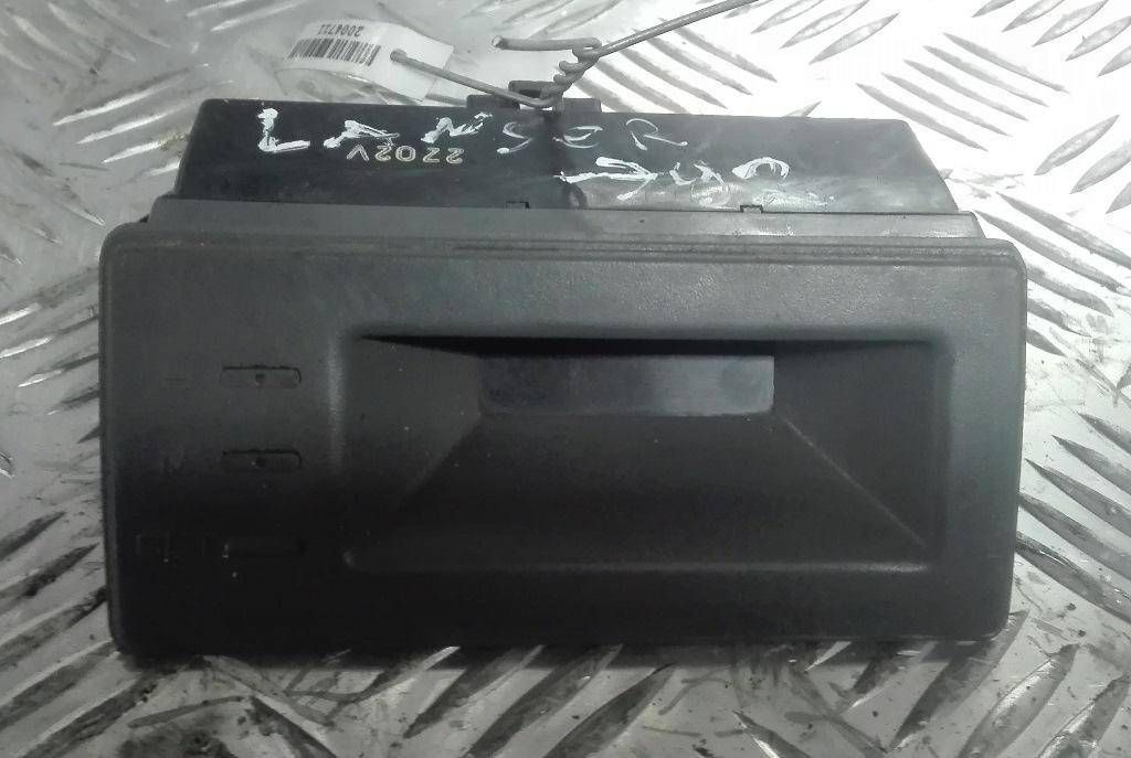 часы Mitsubishi Lancer 4 поколение C66A 1992, 1.6 л., i, 4G92 (SOHC 16V), бензин, 5МКПП, бордо, хетчбэк 5 дв., передний привод, MB715941 - фото №1