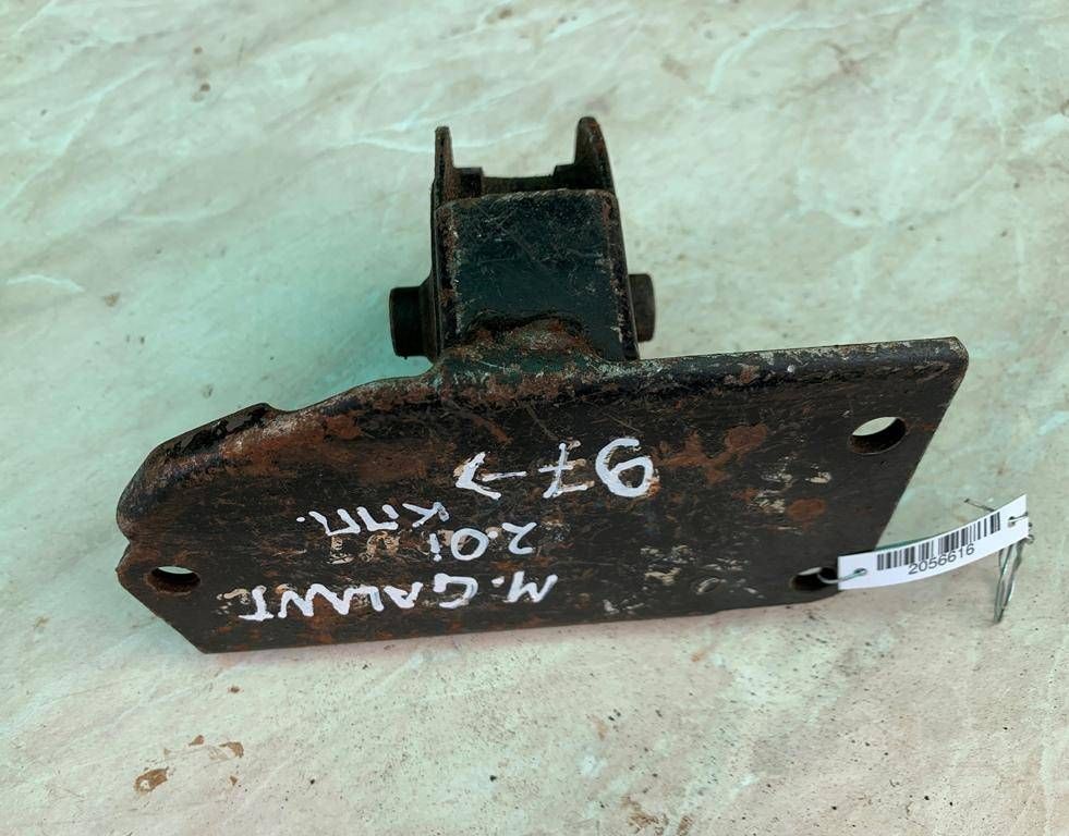 подушка крепления КПП Mitsubishi Galant 8 поколение 1998, 2.0 л., i, бензин - фото №1