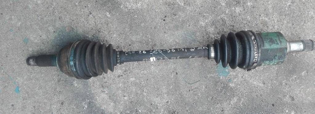 полуось передняя левая (приводной вал, ШРУС) Mazda 323 5 поколение 1996, 1.5 л., i, бензин - фото №1