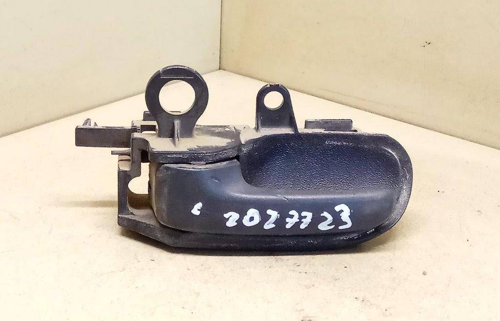 ручка внутренняя задняя левая Toyota Yaris P1 1999, 1.3 л., i, 2NZ-FE, бензин, МКПП, зелёный, хетчбэк 5 дв., передний привод, 6920652010H0, 6920652010B0 - фото №1