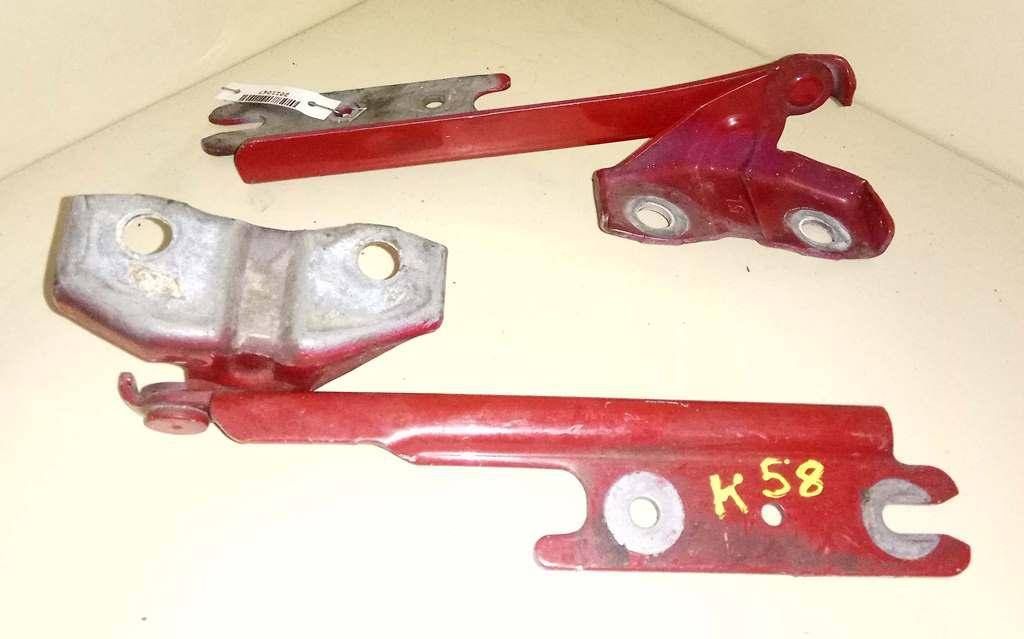 петля капота правая Mazda 323F BJ 1999, 1.5 л., i, ZL05, бензин, МКПП, красный, хетчбэк 5 дв., передний привод, B25D-52-420A, B25D-52-410A - фото №1