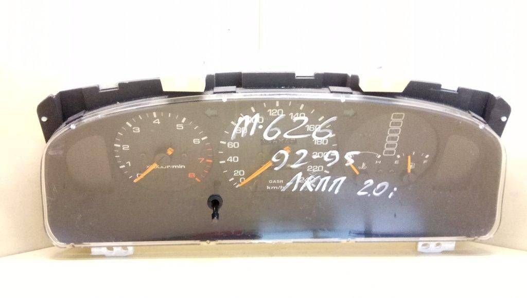 щиток приборов (приборная панель) Mazda 626 GE 1991, 2.0 л., i, бензин, АКПП, седан, передний привод, PLJ620001A - фото №1