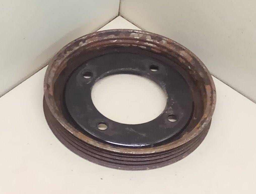 шкив помпы Mazda 626 GE 1991, 2.0 л., i, бензин, АКПП, седан, передний привод, FS01-15-131 - фото №1
